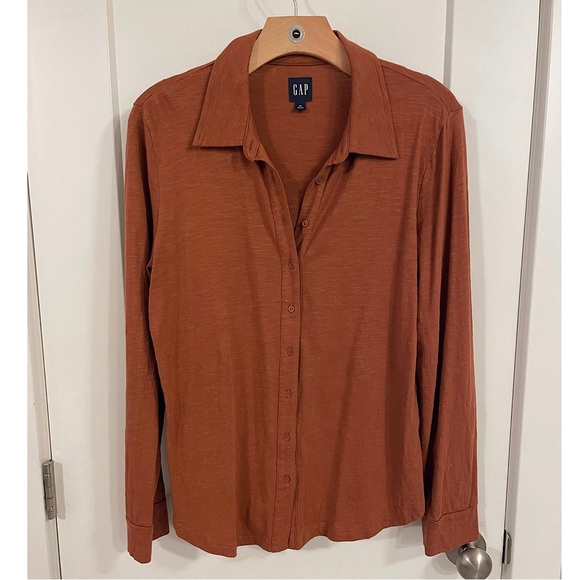 Gap Soft Knitted Shirt in Saddle Brown. Size medium. - Picture 6 of 16